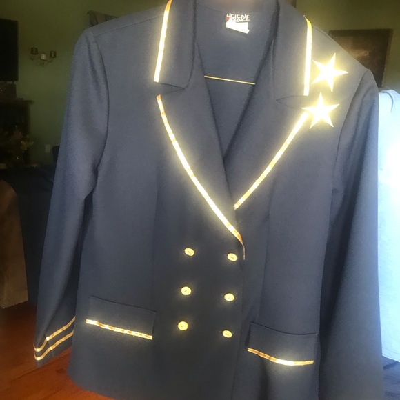 Suit - Picture 7 of 8